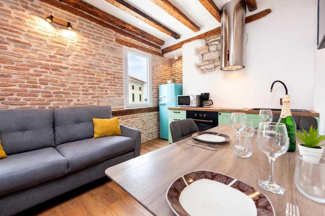 The Yellow House Apartments Rovinj Extérieur photo