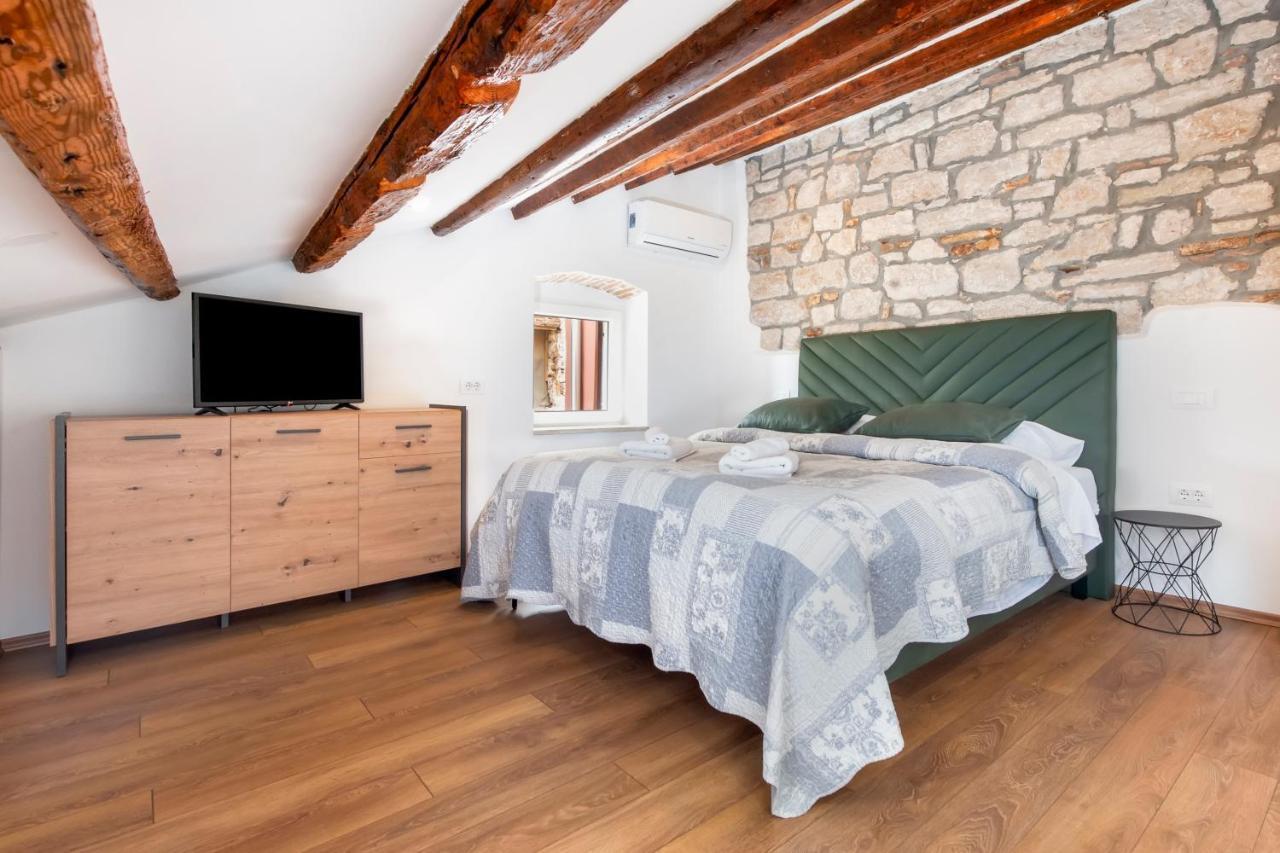 The Yellow House Apartments Rovinj Extérieur photo