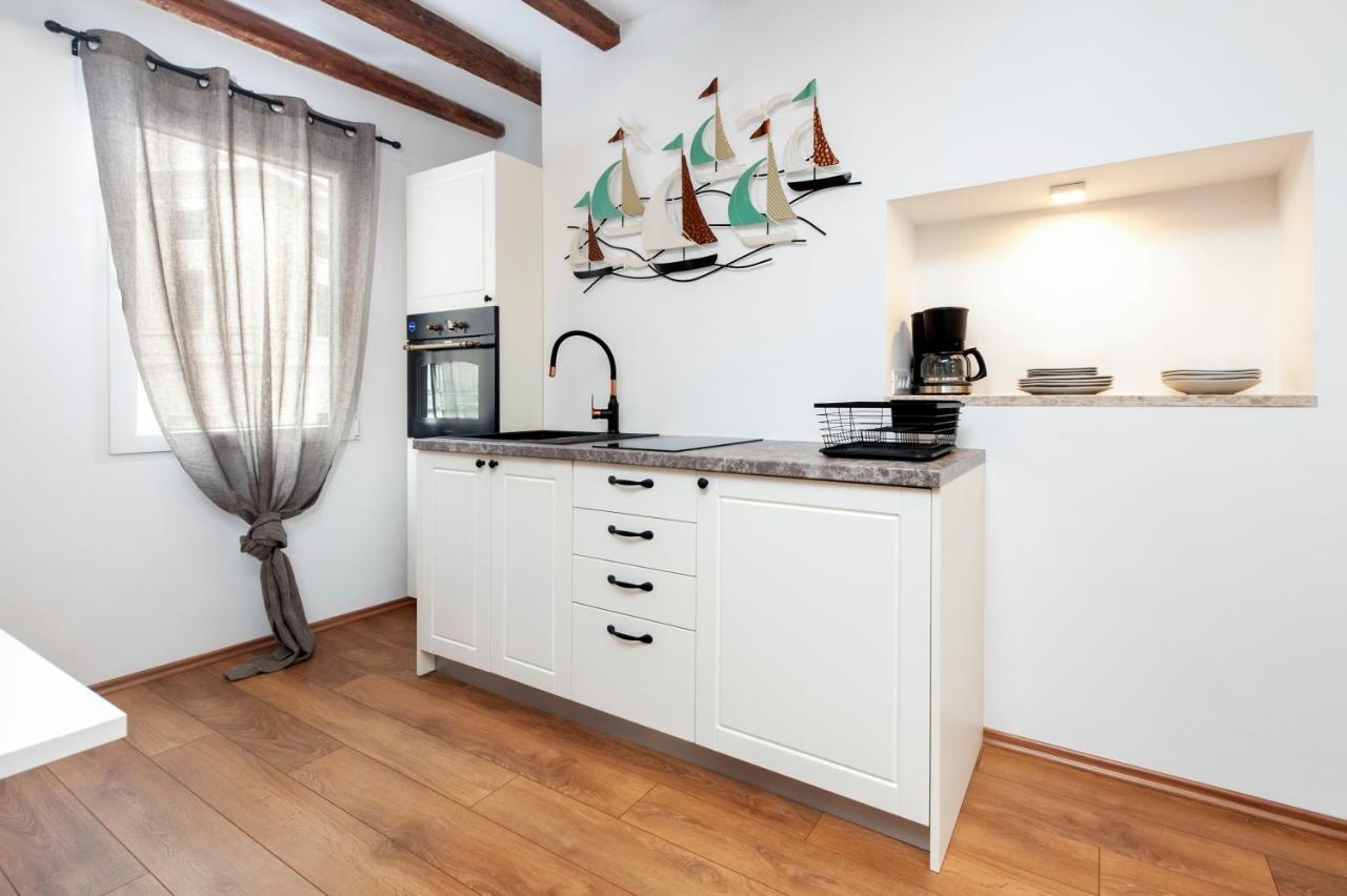 The Yellow House Apartments Rovinj Extérieur photo