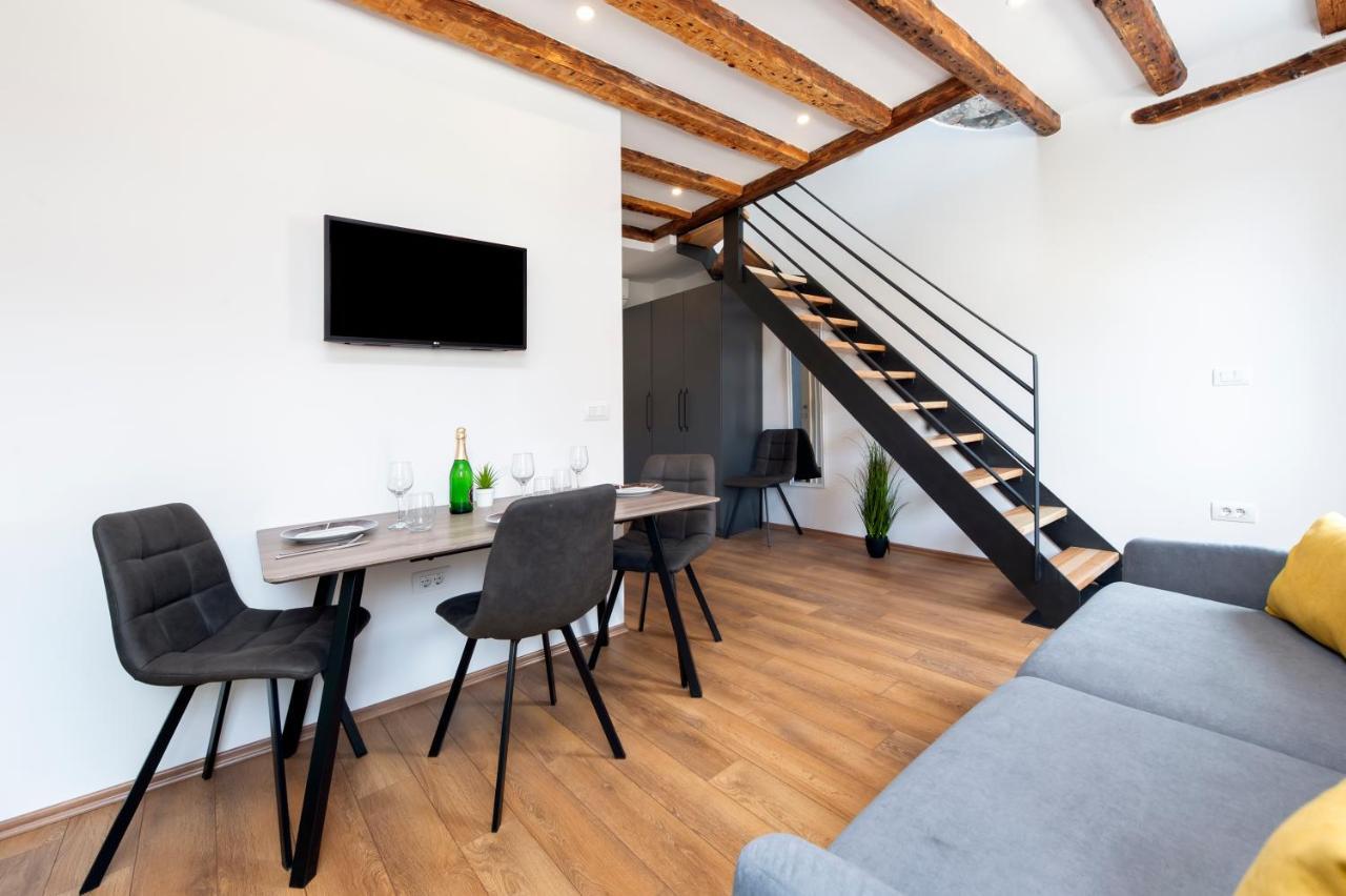 The Yellow House Apartments Rovinj Extérieur photo