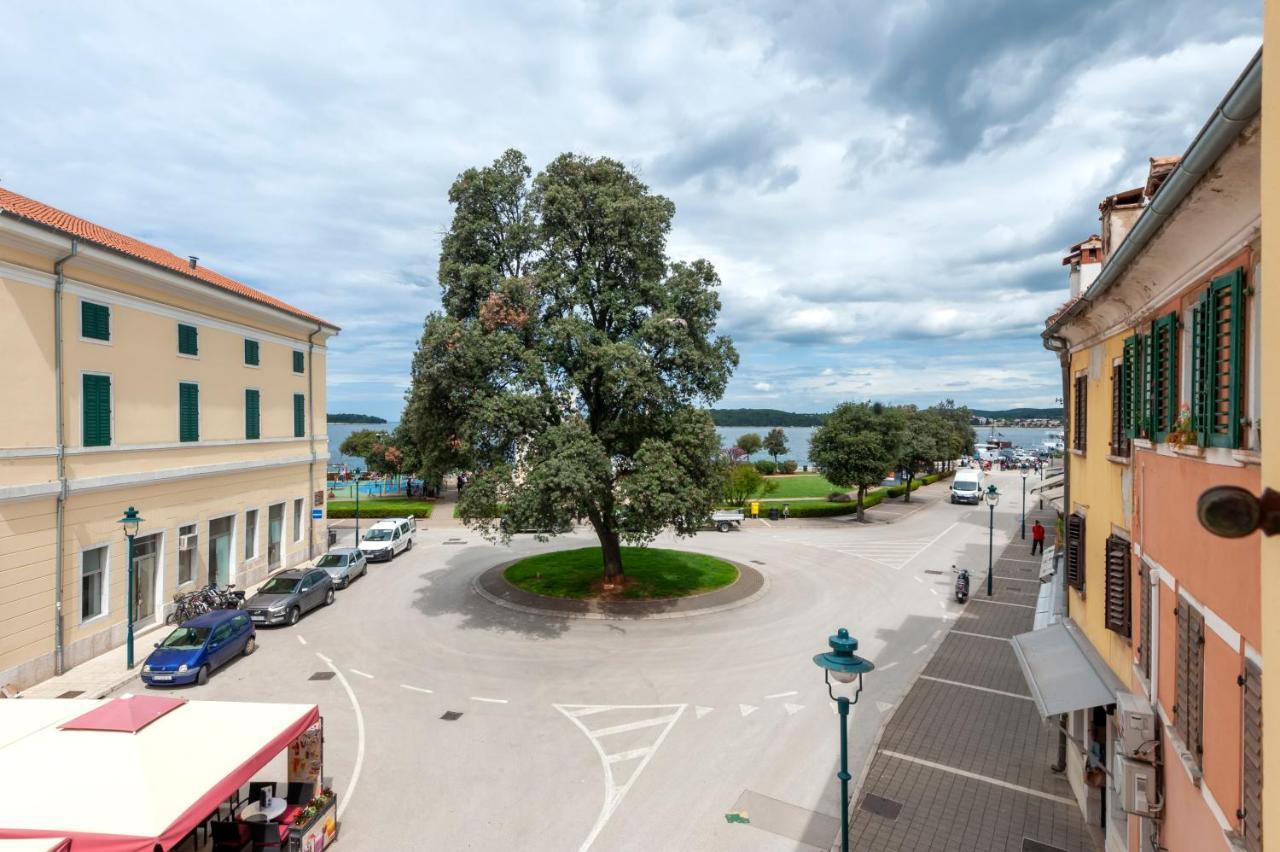 The Yellow House Apartments Rovinj Extérieur photo