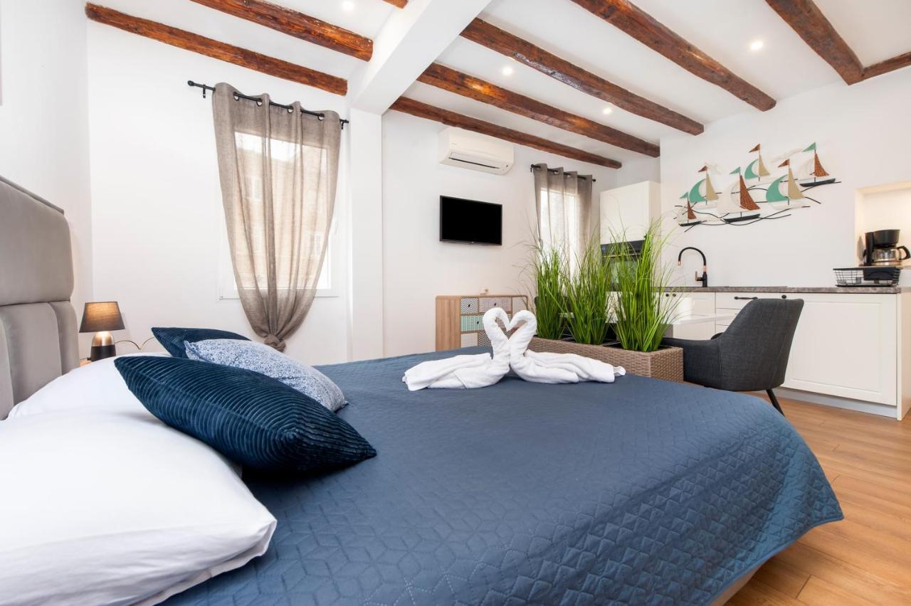 The Yellow House Apartments Rovinj Extérieur photo