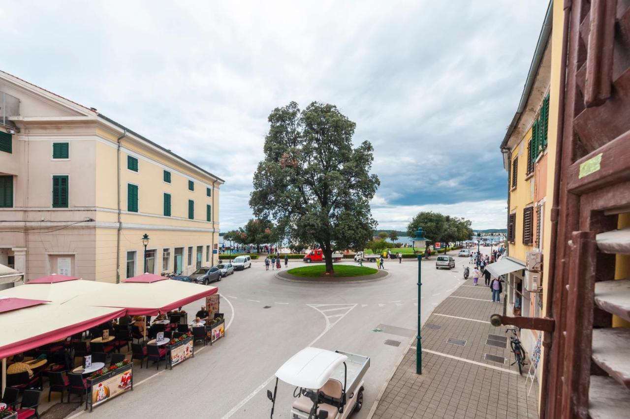 The Yellow House Apartments Rovinj Extérieur photo