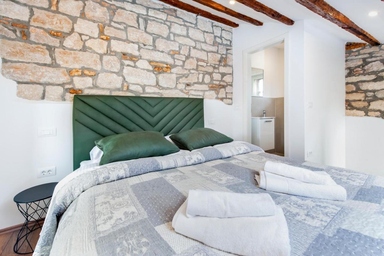 The Yellow House Apartments Rovinj Extérieur photo